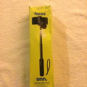 Brand New ONN Remote Bluetooth Selfie Stick 12.9-39inches for Smartphone Cradle.